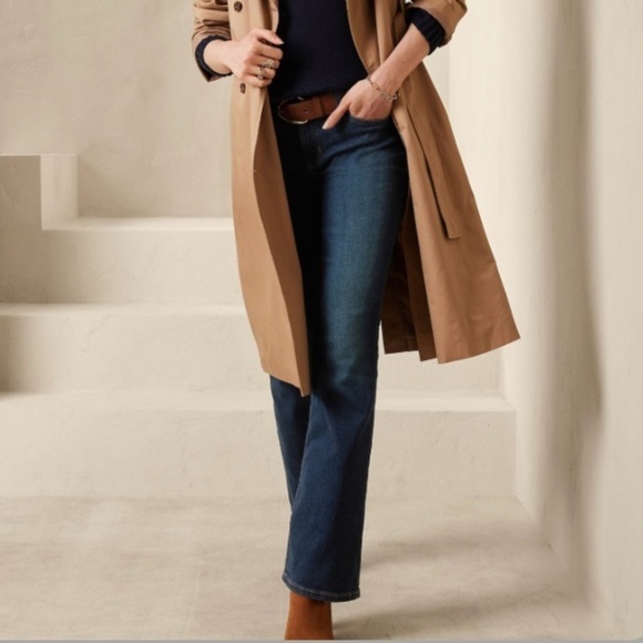 Banana Republic Factory Women's size 4S/27 Medium Wash Boot Cut low rise Jeans - Picture 2 of 8